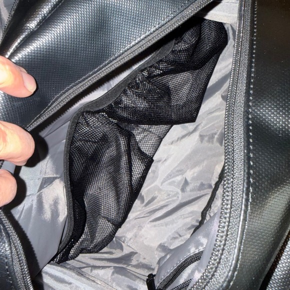 TOBIQ Black Water Resistant Duffel Bag Luggage Travel Gym Sports - Picture 6 of 11